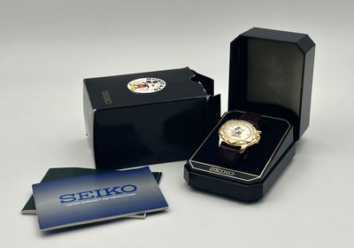 an image of a box with a watch inside of it