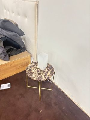 Petite table d'appoint en métal doré avec plateau rond façon… - Photo 1