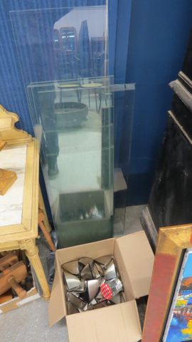 Ensemble d’étagères à poser en verre avec support