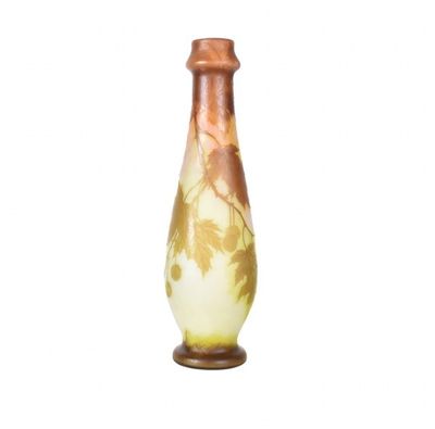 a vase that has a brown and white design on it
