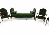 ensemble composé de six fauteuils et d'un canapé recouverts de velours vert