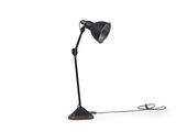l'image d'une lampe posée sur une surface blanche