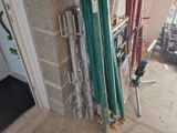 a lot of pipes that are on the side of a building