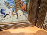 deux photos encadrées représentant un homme à cheval et un chien