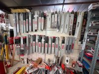 Important stock de pièces détachées pour le tronçonnage