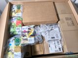 une boîte remplie d'un assortiment de fruits et légumes