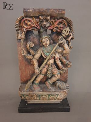 Sculpture en haut relief polychrome repésentant la divinité … - Photo 1