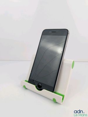 a cell phone that is sitting on a stand