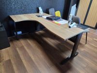 Ensemble de mobilier de bureau comprenant 1 bureau d’angle p…