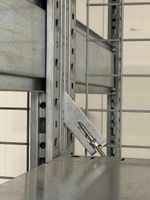 Un lot de 5 colonnes de rayonnage en acier galvanisé en très… (photo 5)