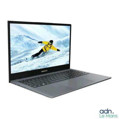 un ordinateur portable sur l'écran duquel apparaît la photo d'un snowboardeur