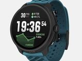 the smart watch is displaying the time on the screen