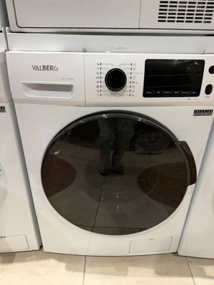 une machine à laver et un sèche-linge superposés