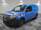 la photo d'une camionnette bleue garée dans un garage