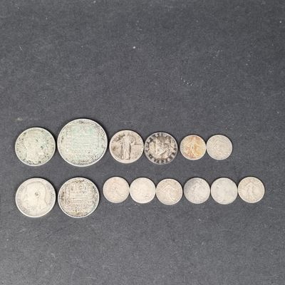 gros plan d'un paquet de pièces de monnaie sur une table