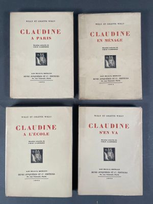 quatre exemplaires de la première édition du roman « Claude à Paris »