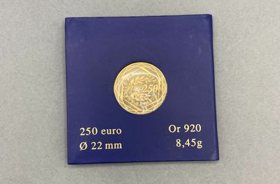 une pièce d'or sur laquelle est représenté un lion