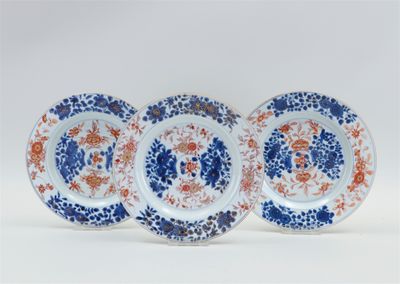 Ensemble de trois assiettes Imari en porcelaine chinoise, dé…