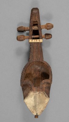 une image représentant un instrument en bois doté d'un long manche et d'un long manche