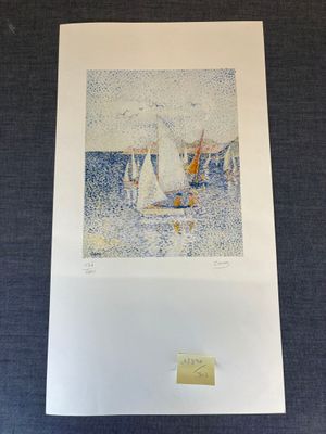 tableau représentant des voiliers dans un port, avec un pont en arrière-plan