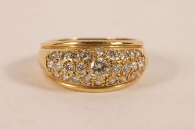 Bague en or jaune 750 ‰ sertie d'un pavage de diamants taill…