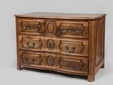 une image représentant une commode en bois sur fond gris