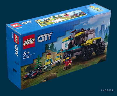 une boîte contenant un ensemble Lego City