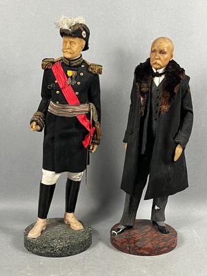 Réunion de deux étonnantes statuettes en cire représentant l…