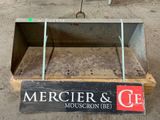 une boîte sur laquelle est apposée une étiquette portant l'inscription « Mercier et Gle »