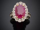 Bague ovale en rubis et diamants
