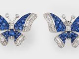 une paire de boucles d'oreilles papillon en saphir et diamants