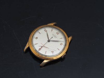 SULTANA Montre en plaqué or. Boitier rond. Fond à pression.