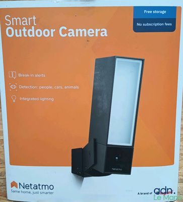 a box with a picture of an outdoor camera on it