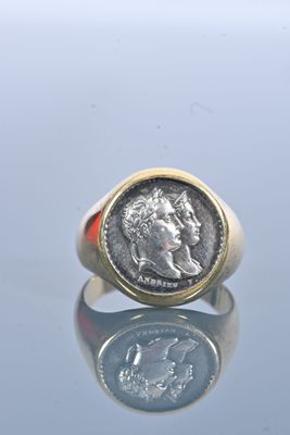 Chevalière en or jaune 18K 750 millièmes et argent 2nd titre…