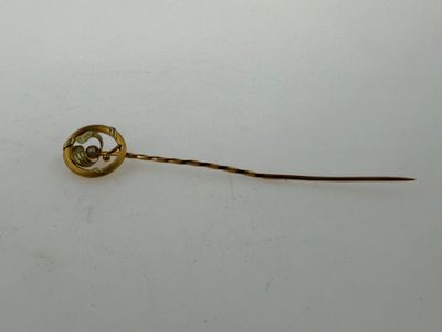 an image of a hair pin with a flower on it