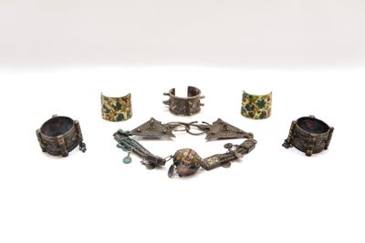 several pieces of jewelry are arranged in a circle on a white surface