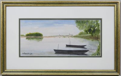 un tableau représentant deux bateaux sur l'eau, près du rivage
