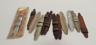 a lot of different types of knives on the table