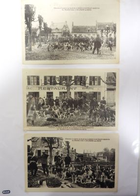 deux vieilles photos en noir et blanc représentant des chevaux et des personnes devant un bâtiment