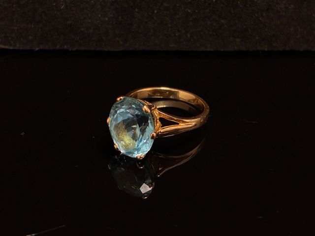 Bague solitaire en or 18c carats 750 millièmes. A décor d’une pie...