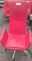 Fauteuil sur roulettes de marque Zanotta en cuir rouge, pièt… (photo 4)