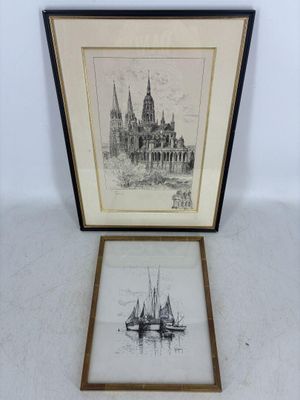 deux photos encadrées représentant des bateaux, avec en arrière-plan un bâtiment doté d'une tour horloge