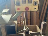 a picture of a machine that is sitting in a room