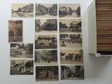 de nombreuses vieilles photos de personnes et d'animaux accrochées au mur