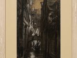 une image représentant un dessin en noir et blanc d'une rue de la ville