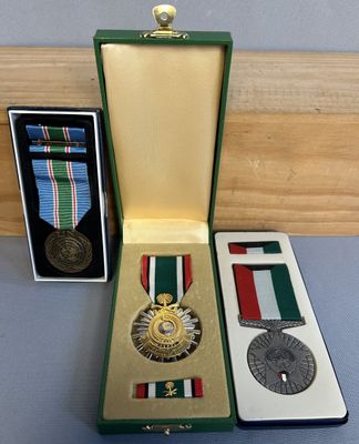 lot de 3 médailles militaires 2 du koweit et 1 des nations u…