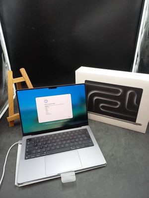Apple MacBook Pro 14" A2918 année 2024 numéro de série : R43…