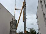 a crane that is sitting on top of a building