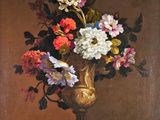 tableau représentant un vase de fleurs posé sur une table, sur fond marron