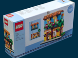 une boîte contenant une maison en Lego